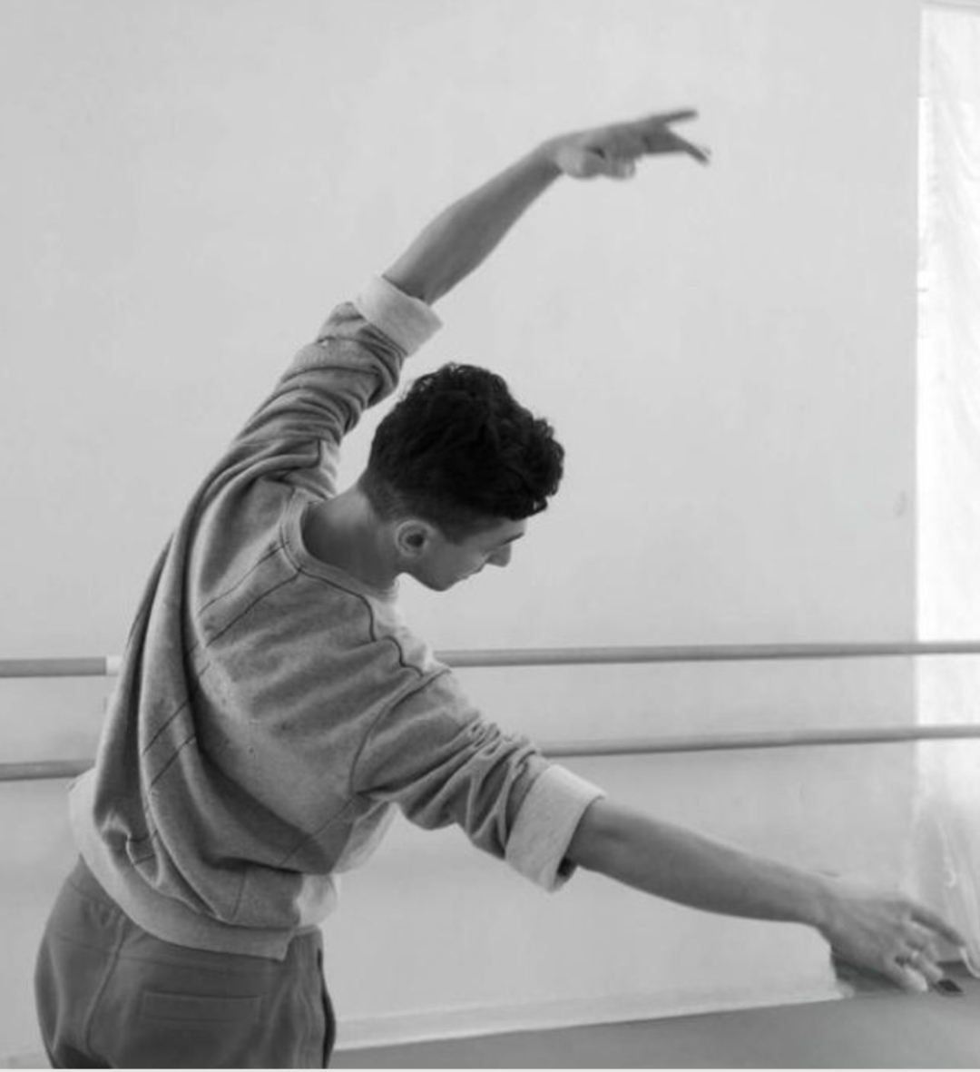 Георгий ведёт занятие по балетной технике